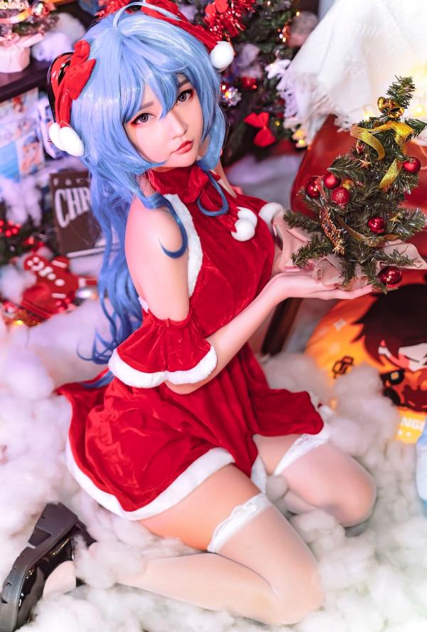    Potato-Godzilla甘雨圣诞装：节日氛围下的极致性感Cosplay私房写真，火辣身材与圣诞派对的视觉碰撞第2张图片