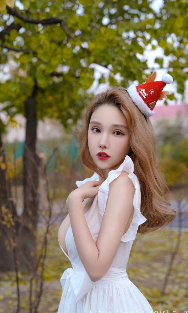    UGirls尤果圈模特合辑：醒来的遇见，金以晗职场OL黑丝制服诱惑与纯欲白色深V连衣裙写真第17张图片