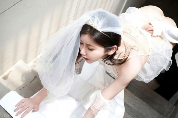 心妍小公主 李妍曦  YouMi尤蜜荟-1104-心妍小公主-情趣白色蕾丝婚纱-私房诱惑室内拍摄-无圣光大尺度性感写真第24张图片