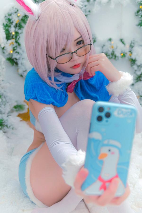    Potato-Godzilla-Mashu-FOU-XMas圣诞Cosplay私房照：粉发眼镜娘雪景福利写真第1张图片