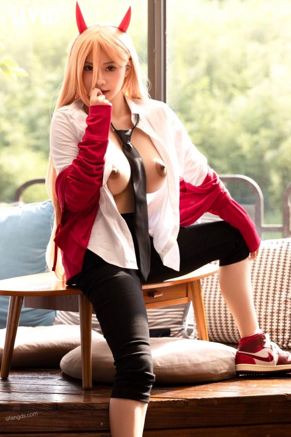    JVID-乐乐-鏈鋸人惡魔帕(Power)COSPLAY写真：动漫角色完美还原，极致性感白衬衫与牛仔短裤诱惑，火辣大尺度私房视觉盛宴第11张图片