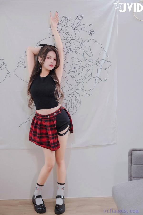    JVID-寶寶：房东女儿爱上大叔房客，32F天然水滴奶诱惑，私房照大尺度脱光求爱，性感写真第21张图片