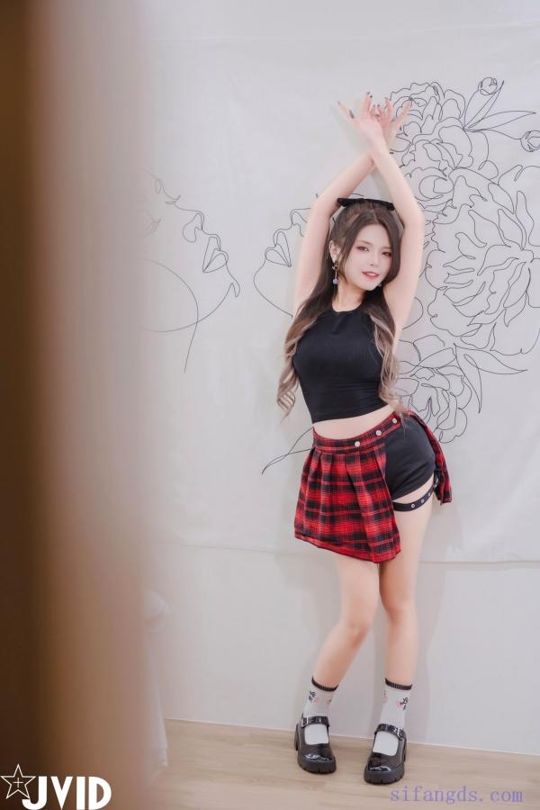    JVID-寶寶：房东女儿爱上大叔房客，32F天然水滴奶诱惑，私房照大尺度脱光求爱，性感写真第22张图片