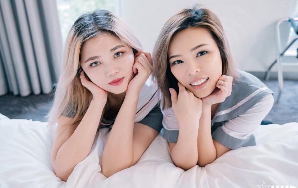    JVID-夏语芯与韩夏恩-色色的女高中生-清纯校服诱惑-卧室私房闺蜜写真第14张图片