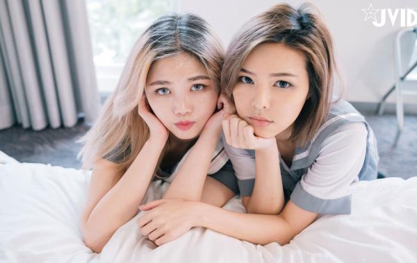    JVID-夏语芯与韩夏恩-色色的女高中生-清纯校服诱惑-卧室私房闺蜜写真第16张图片