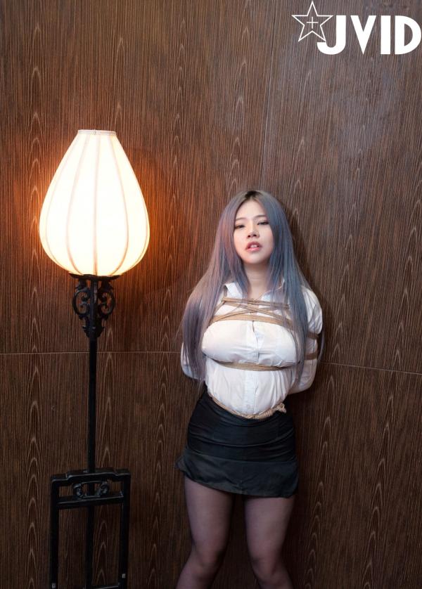    JVID-嫣嫣-美人巨乳娘の崩壞-把OL调教成肉便器第5张图片
