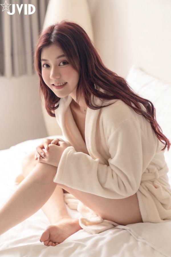    JVID-卡洛琳Caroline-帶學妹來一日溫泉之旅，极致私房大尺度写真，完美曲线展现诱惑美臀，绝美五官令人心动第19张图片