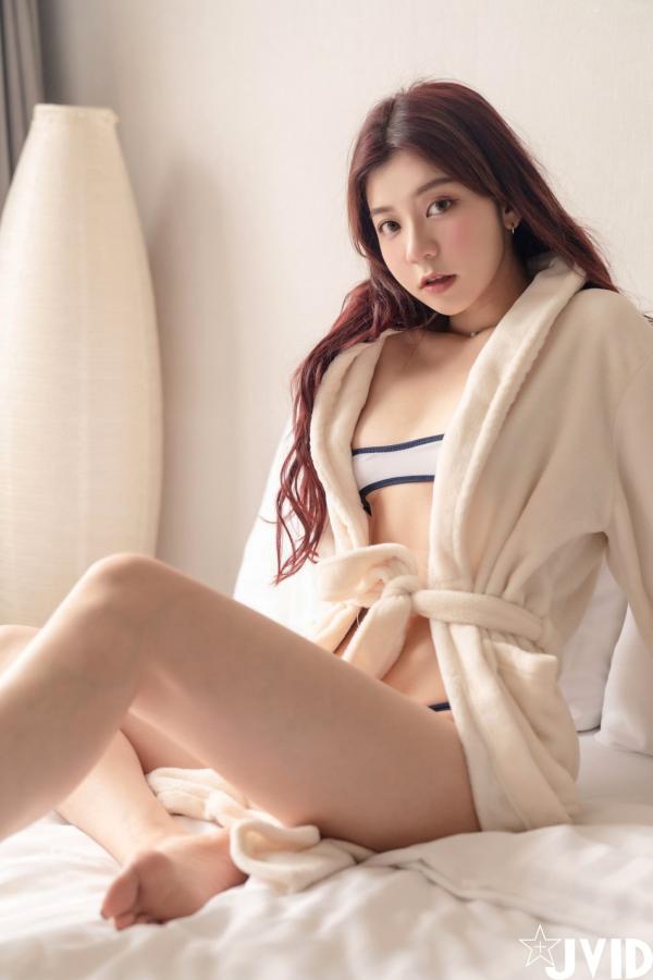    JVID-卡洛琳Caroline-帶學妹來一日溫泉之旅，极致私房大尺度写真，完美曲线展现诱惑美臀，绝美五官令人心动第22张图片