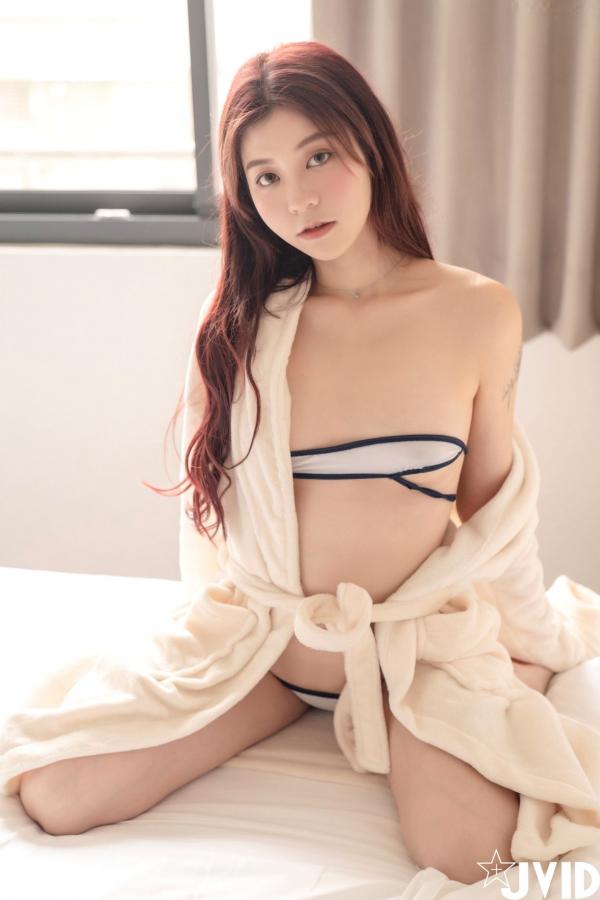    JVID-卡洛琳Caroline-帶學妹來一日溫泉之旅，极致私房大尺度写真，完美曲线展现诱惑美臀，绝美五官令人心动第24张图片