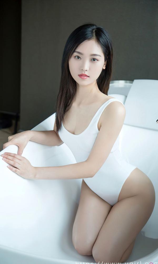    UGirlsApp尤果圈爱尤物-2844-倩倩《呼吸机的爱恋》：纯白连体衣浴缸私房，黑色系修身装展现诱人长腿与御姐风情第24张图片