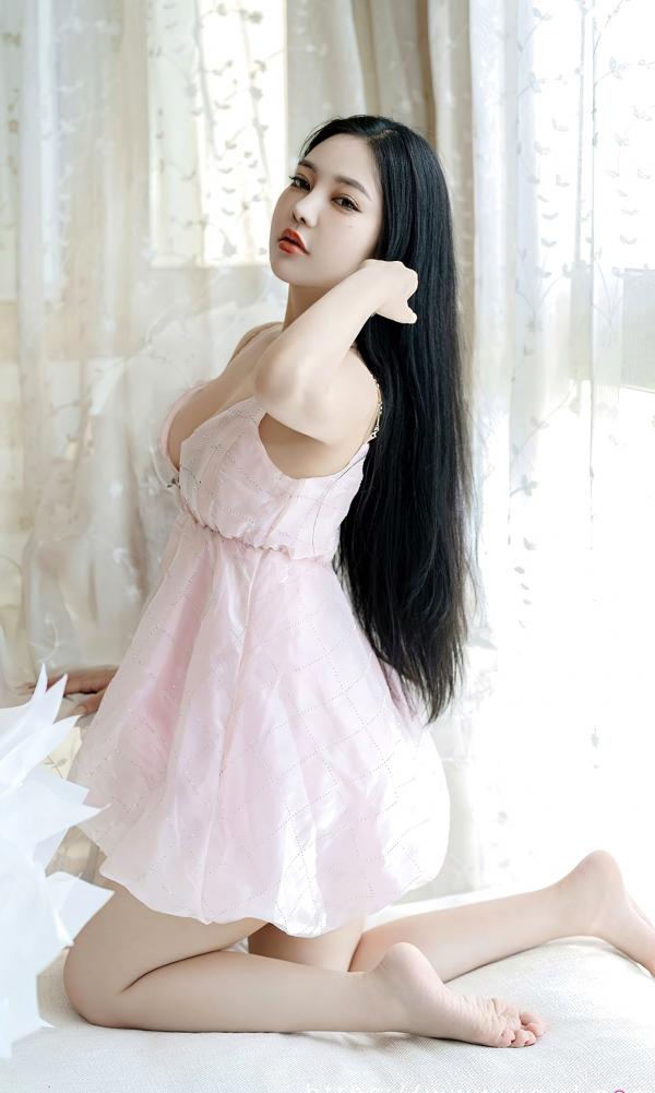    UGirls尤果圈nana苏拉《只想爱你》：粉色绸缎睡裙私房写真，唯美光影下的浪漫温婉之感第14张图片