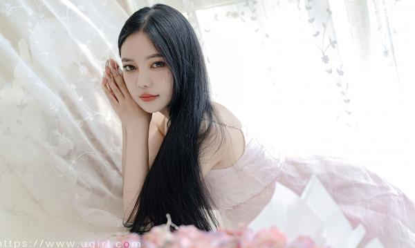    UGirls尤果圈nana苏拉《只想爱你》：粉色绸缎睡裙私房写真，唯美光影下的浪漫温婉之感第27张图片