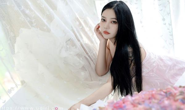    UGirls尤果圈nana苏拉《只想爱你》：粉色绸缎睡裙私房写真，唯美光影下的浪漫温婉之感第33张图片