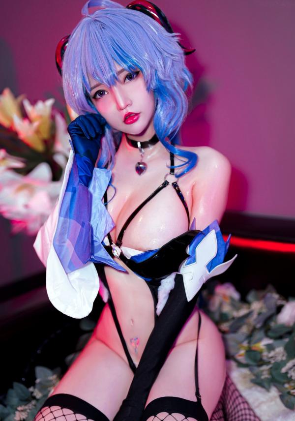    Potato-Godzilla-Devil-Ganyu-邪恶甘雨：暗黑风格性感Cosplay写真，火辣身材与冷艳妆容的视觉盛宴第10张图片
