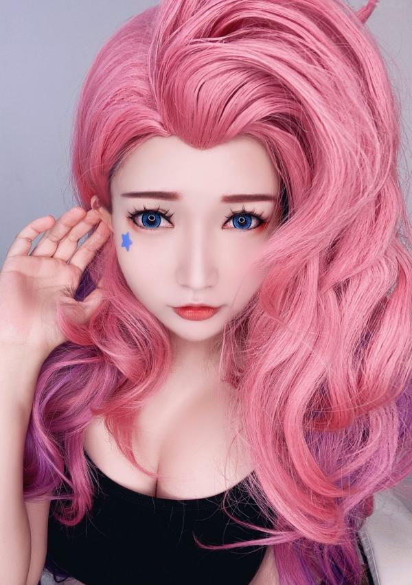    Potato-Godzilla 萨勒芬妮 Cosplay：英雄联盟人气角色还原，黑丝内衣诱惑，展现波涛胸涌的迷人曲线，二次元甜美写实大片第3张图片