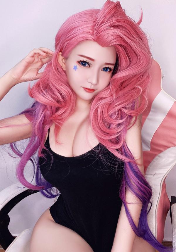    Potato-Godzilla 萨勒芬妮 Cosplay：英雄联盟人气角色还原，黑丝内衣诱惑，展现波涛胸涌的迷人曲线，二次元甜美写实大片第7张图片