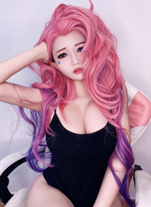    Potato-Godzilla 萨勒芬妮 Cosplay：英雄联盟人气角色还原，黑丝内衣诱惑，展现波涛胸涌的迷人曲线，二次元甜美写实大片第8张图片