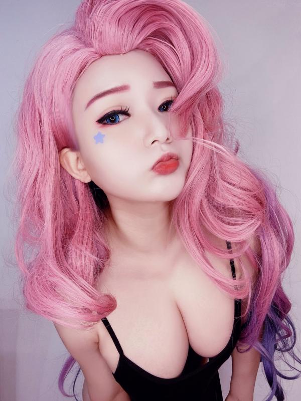    Potato-Godzilla 萨勒芬妮 Cosplay：英雄联盟人气角色还原，黑丝内衣诱惑，展现波涛胸涌的迷人曲线，二次元甜美写实大片第16张图片