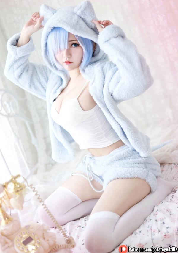    Potato-Godzilla-Rem-Neko 蕾姆动漫cosplay私房写真，软萌家居诱惑，绝美身材性感出镜，卧室温柔少女第1张图片
