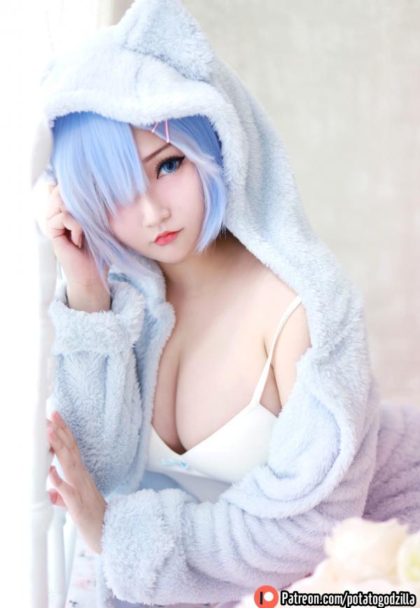    Potato-Godzilla-Rem-Neko 蕾姆动漫cosplay私房写真，软萌家居诱惑，绝美身材性感出镜，卧室温柔少女第2张图片