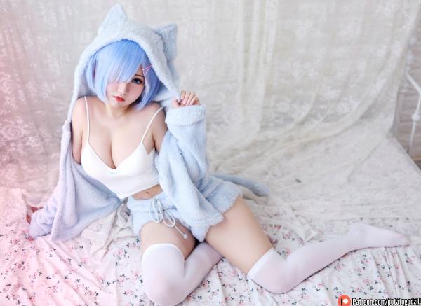    Potato-Godzilla-Rem-Neko 蕾姆动漫cosplay私房写真，软萌家居诱惑，绝美身材性感出镜，卧室温柔少女第6张图片