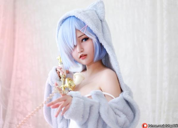    Potato-Godzilla-Rem-Neko 蕾姆动漫cosplay私房写真，软萌家居诱惑，绝美身材性感出镜，卧室温柔少女第7张图片