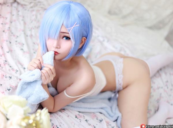    Potato-Godzilla-Rem-Neko 蕾姆动漫cosplay私房写真，软萌家居诱惑，绝美身材性感出镜，卧室温柔少女第25张图片