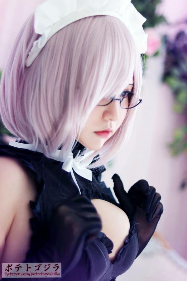    Potato-Godzilla 玛修女仆Cosplay，甜美面容与性感身姿的制服诱惑，大尺度私房写真第7张图片