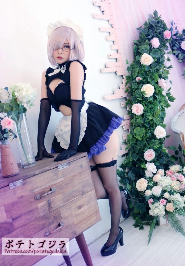    Potato-Godzilla 玛修女仆Cosplay，甜美面容与性感身姿的制服诱惑，大尺度私房写真第14张图片