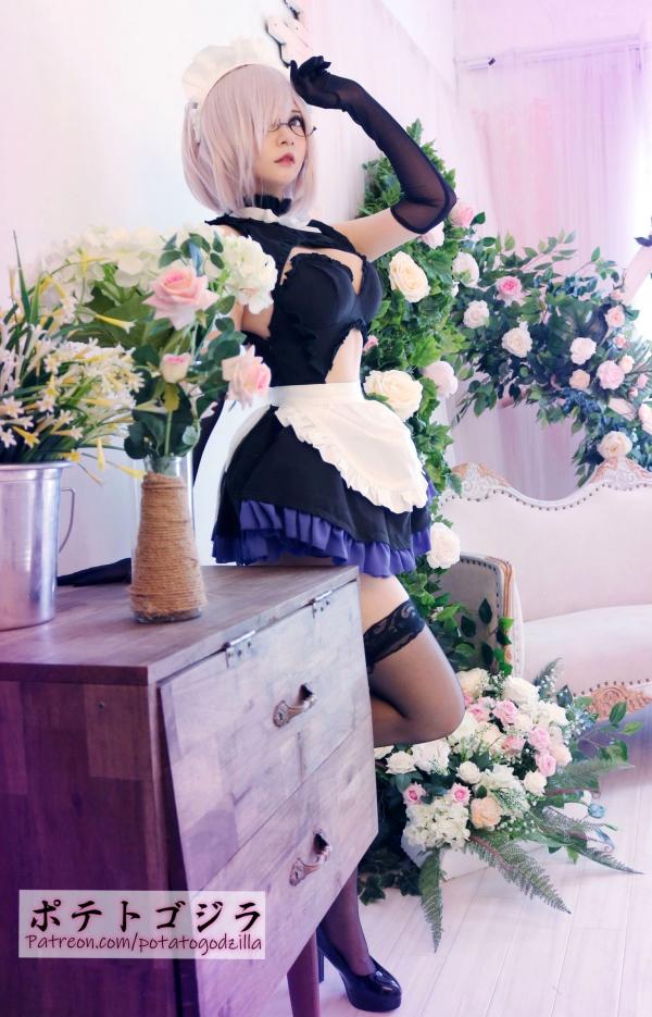    Potato-Godzilla 玛修女仆Cosplay，甜美面容与性感身姿的制服诱惑，大尺度私房写真第15张图片