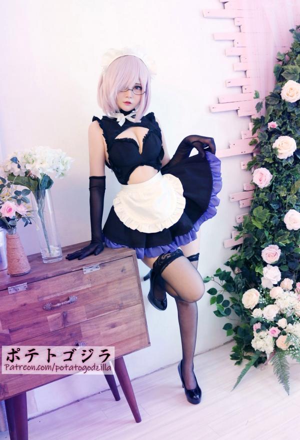    Potato-Godzilla 玛修女仆Cosplay，甜美面容与性感身姿的制服诱惑，大尺度私房写真第16张图片