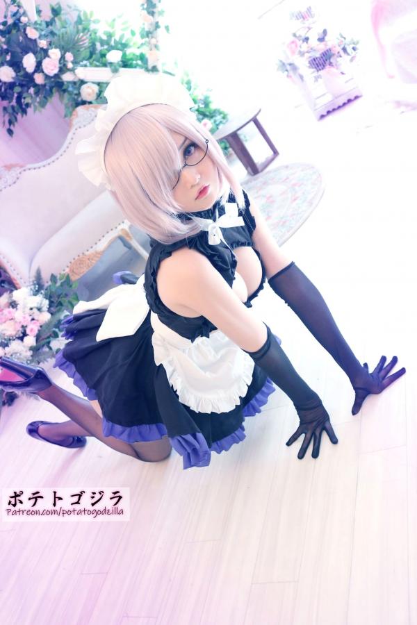    Potato-Godzilla 玛修女仆Cosplay，甜美面容与性感身姿的制服诱惑，大尺度私房写真第24张图片
