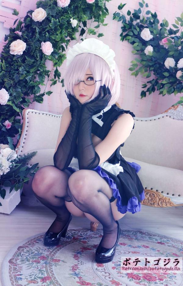    Potato-Godzilla 玛修女仆Cosplay，甜美面容与性感身姿的制服诱惑，大尺度私房写真第28张图片