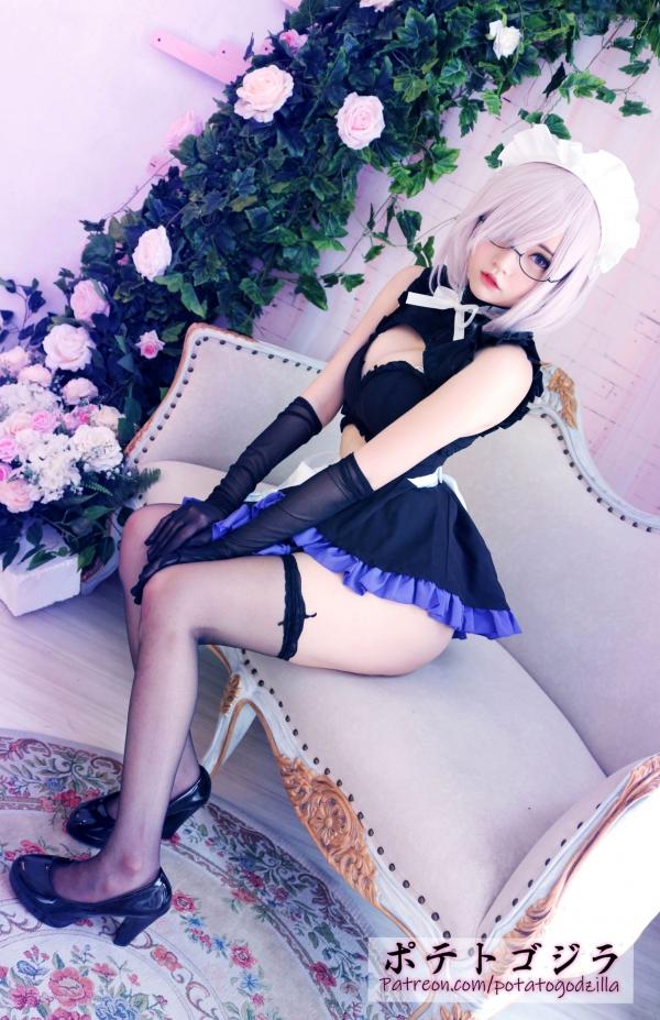   Potato-Godzilla 玛修女仆Cosplay，甜美面容与性感身姿的制服诱惑，大尺度私房写真第31张图片