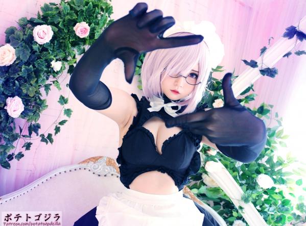    Potato-Godzilla 玛修女仆Cosplay，甜美面容与性感身姿的制服诱惑，大尺度私房写真第34张图片