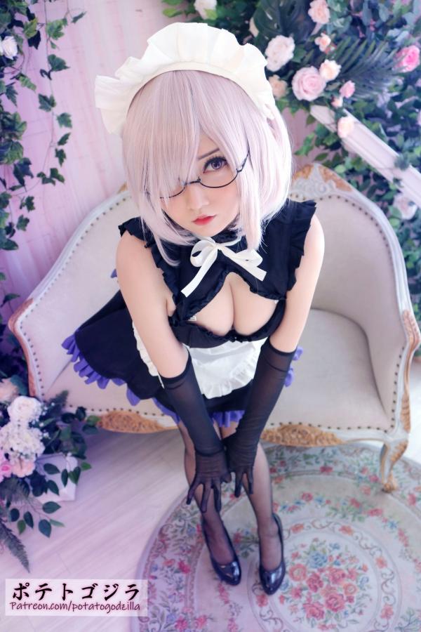    Potato-Godzilla 玛修女仆Cosplay，甜美面容与性感身姿的制服诱惑，大尺度私房写真第36张图片