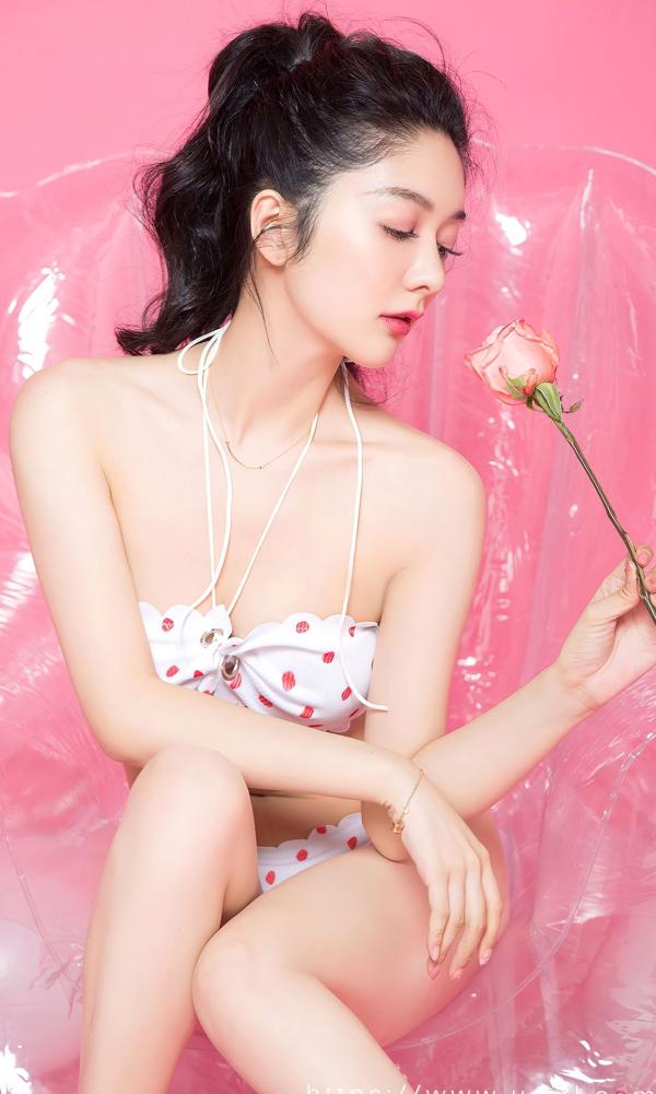    UGirlsApp尤果圈-2812-小热巴-《想看你》-清新粉色系甜美比基尼室内写真，少女感十足的充气椅梦幻诱惑第7张图片
