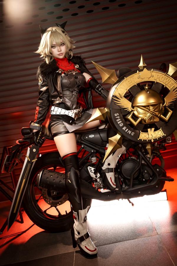    ZinieQ - Caesar King 赛博朋克机车风格COSplay大尺度写真 [42P]第3张图片