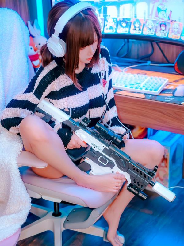    Potato-Godzilla-Tatami-Gamer-Imouto-chan 游戏少女室内电竞诱惑写真第1张图片