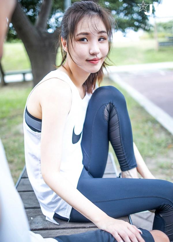    JVID-Catlin：高校初恋女生酒店私拍，纹身女神大尺度诱惑，运动后打篮球却被偷偷带去约会，极致私密互动！第3张图片
