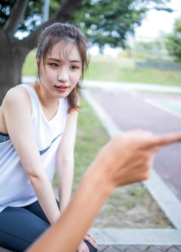    JVID-Catlin：高校初恋女生酒店私拍，纹身女神大尺度诱惑，运动后打篮球却被偷偷带去约会，极致私密互动！第5张图片