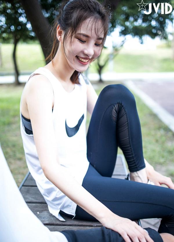    JVID-Catlin：高校初恋女生酒店私拍，纹身女神大尺度诱惑，运动后打篮球却被偷偷带去约会，极致私密互动！第11张图片