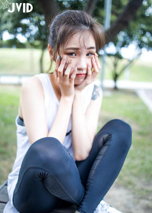    JVID-Catlin：高校初恋女生酒店私拍，纹身女神大尺度诱惑，运动后打篮球却被偷偷带去约会，极致私密互动！第13张图片