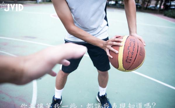    JVID-Catlin：高校初恋女生酒店私拍，纹身女神大尺度诱惑，运动后打篮球却被偷偷带去约会，极致私密互动！第19张图片