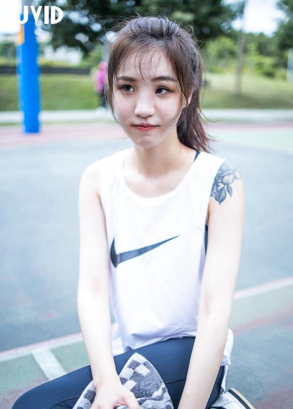    JVID-Catlin：高校初恋女生酒店私拍，纹身女神大尺度诱惑，运动后打篮球却被偷偷带去约会，极致私密互动！第27张图片
