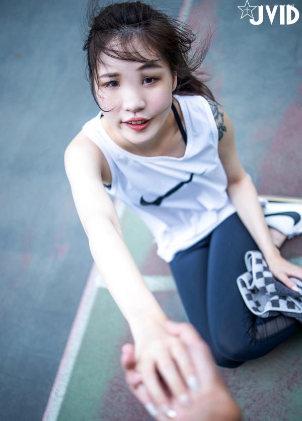    JVID-Catlin：高校初恋女生酒店私拍，纹身女神大尺度诱惑，运动后打篮球却被偷偷带去约会，极致私密互动！第28张图片