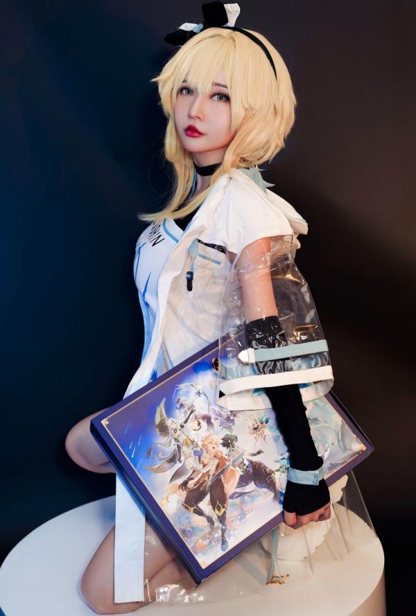    Potato-Godzilla 荧 Lumine 原神Cosplay：Hoyofest性感定制服饰，展现极致身材比例与潮流女神魅力第2张图片