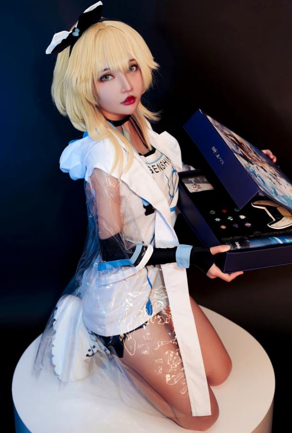    Potato-Godzilla 荧 Lumine 原神Cosplay：Hoyofest性感定制服饰，展现极致身材比例与潮流女神魅力第4张图片