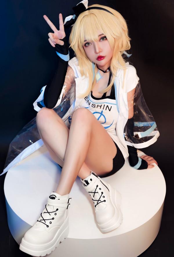    Potato-Godzilla 荧 Lumine 原神Cosplay：Hoyofest性感定制服饰，展现极致身材比例与潮流女神魅力第5张图片