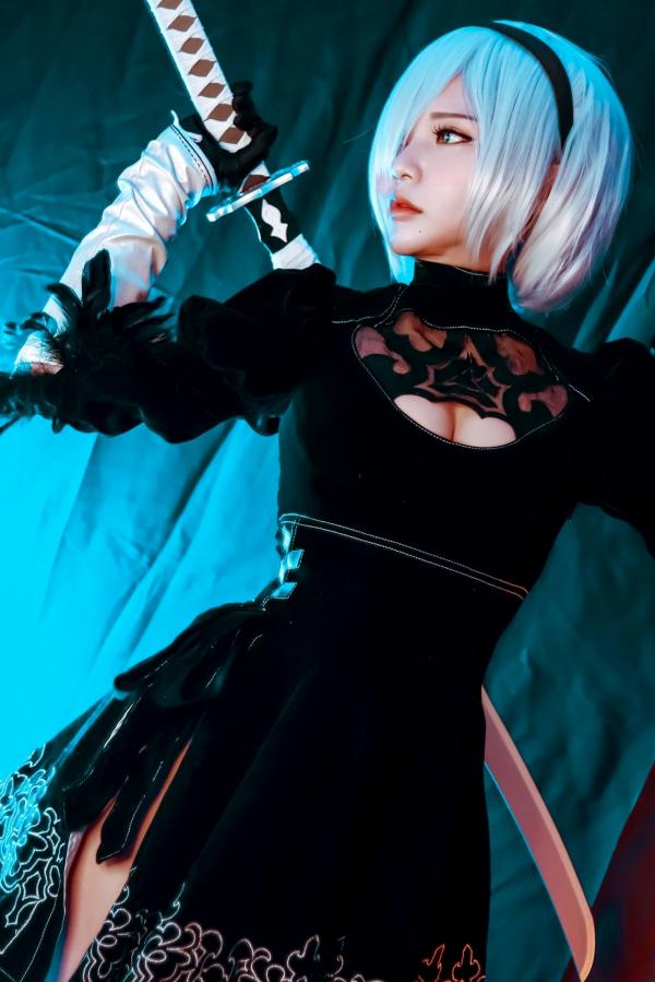    Potato-Godzilla-2B：尼尔：机械纪元2B性感Cosplay，极致冷艳赛博朋克风，高冷御姐姿态，还原度极高，让人心动不已的视觉盛宴第2张图片